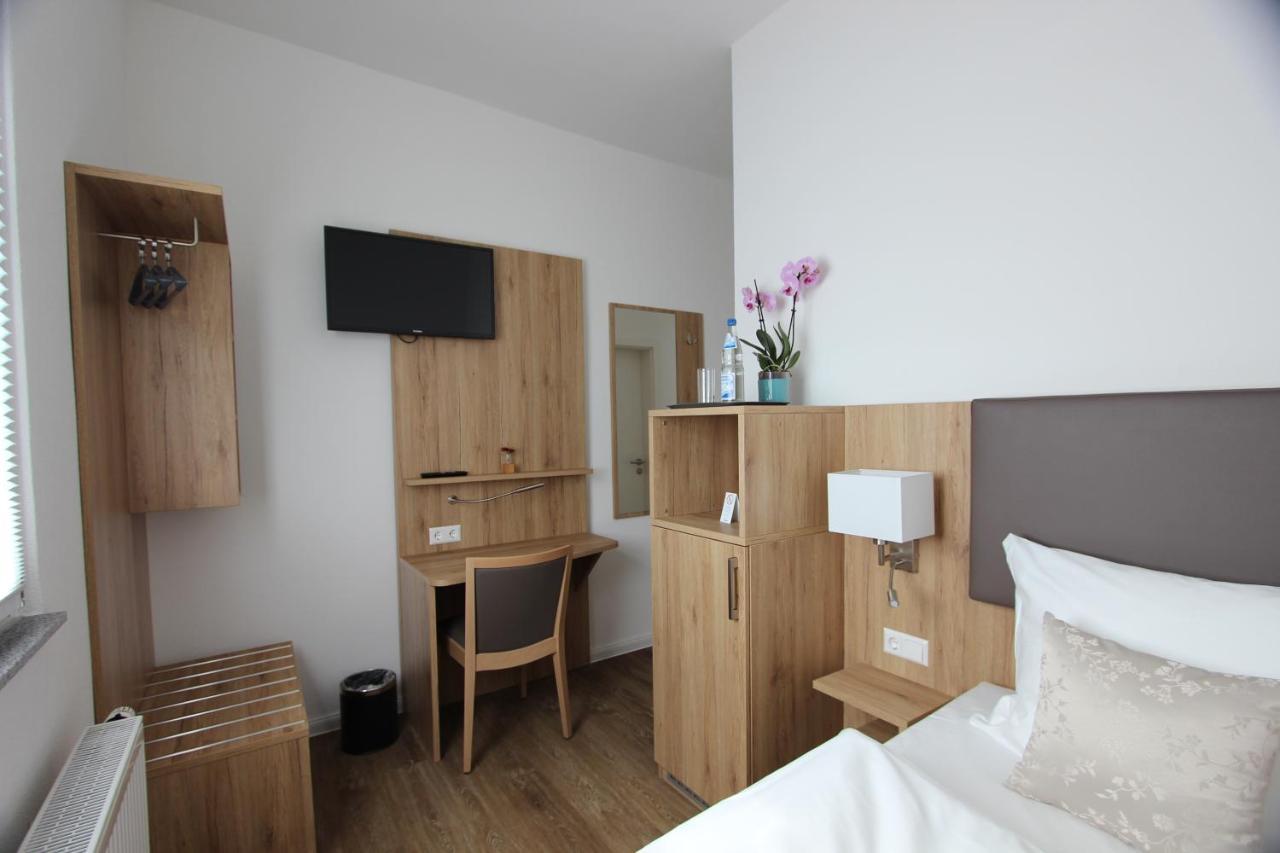Hotel Adler 巴特腓特烈斯哈尔 外观 照片
